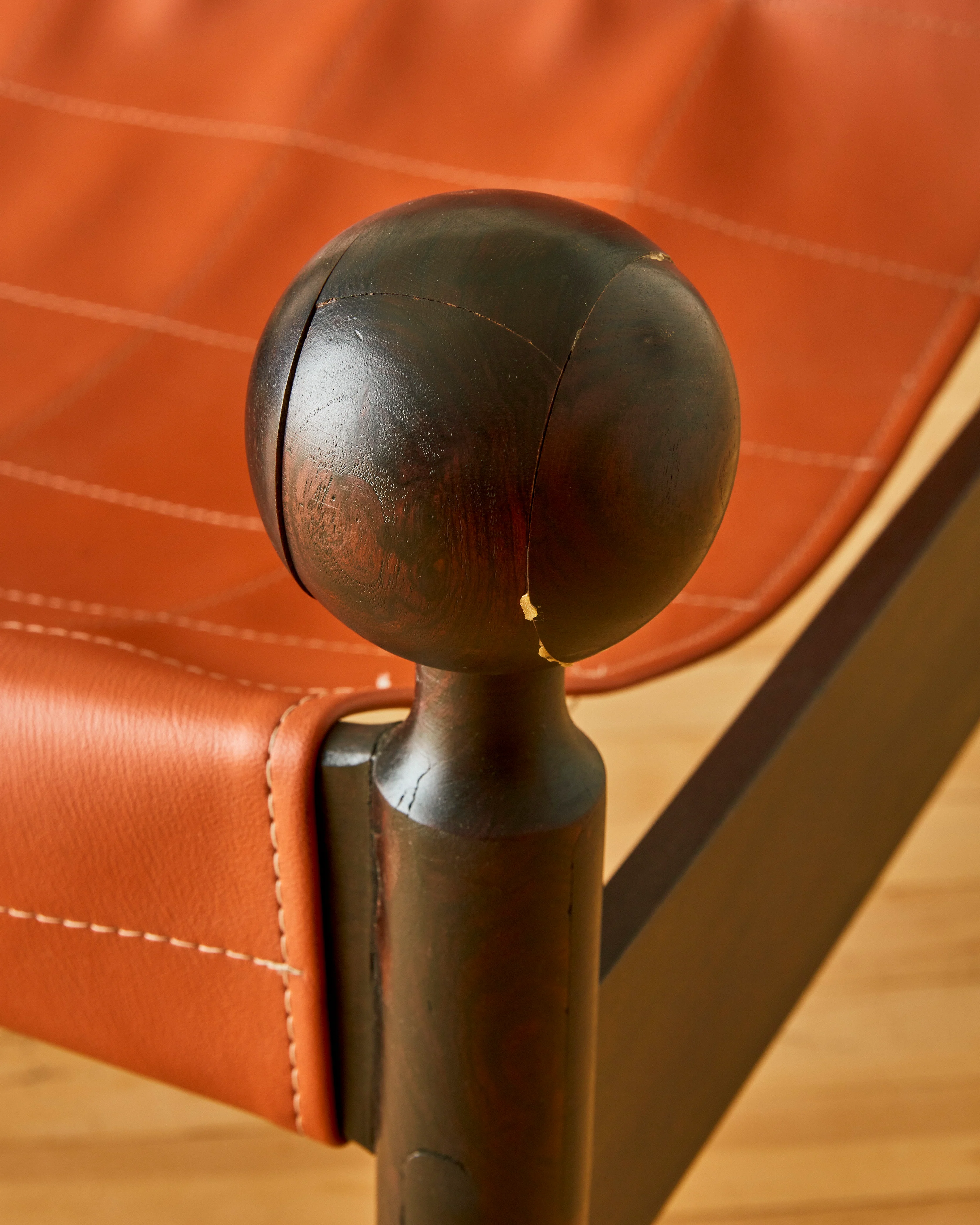 A PAIR OF OURO PETRO LOUNGE CHAIRS BY JORGE ZALSZUPIN - Image 6