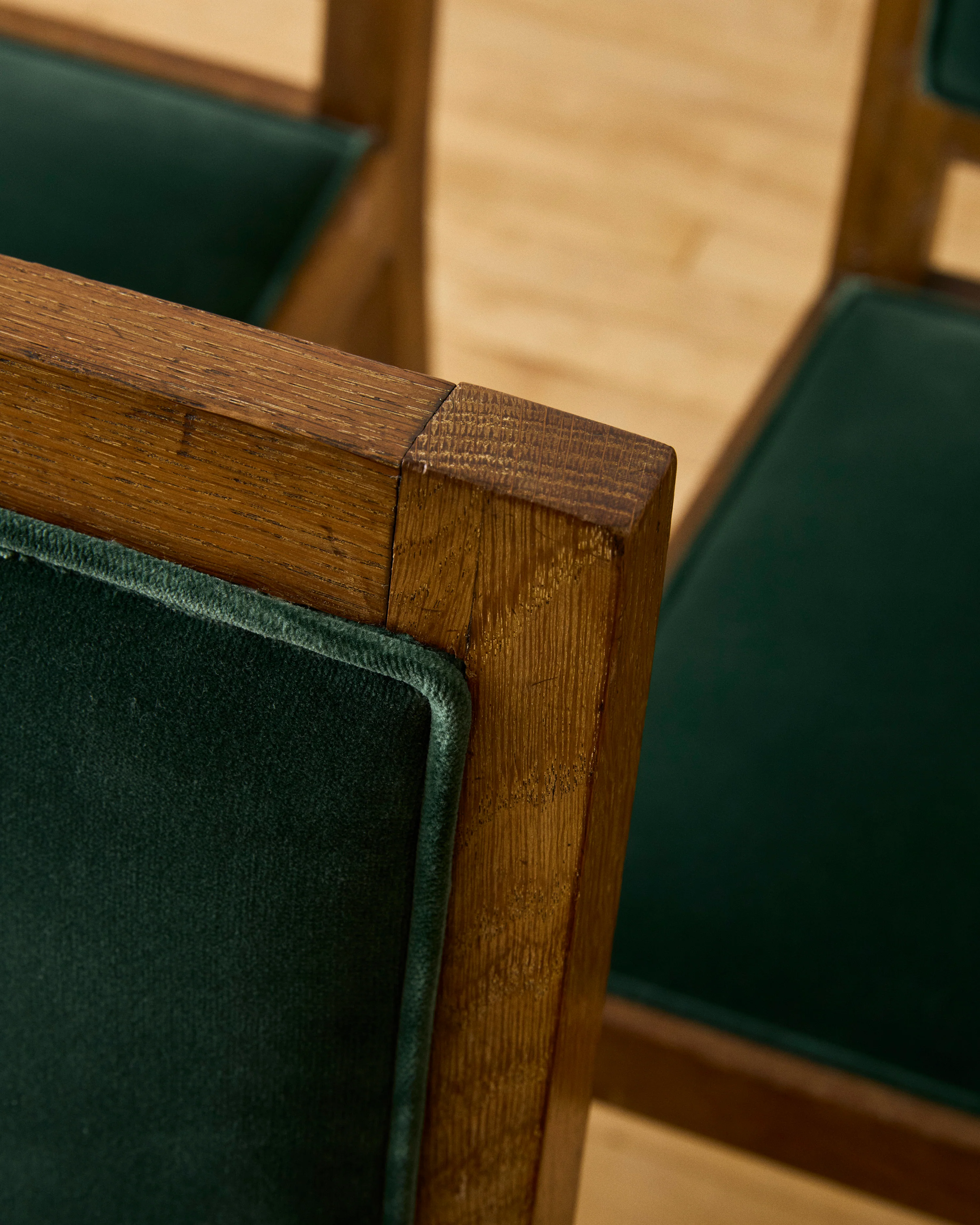 A SET OF SIX DINING CHAIRS ATTRIBUTED TO RENE GABRIEL - Image 4