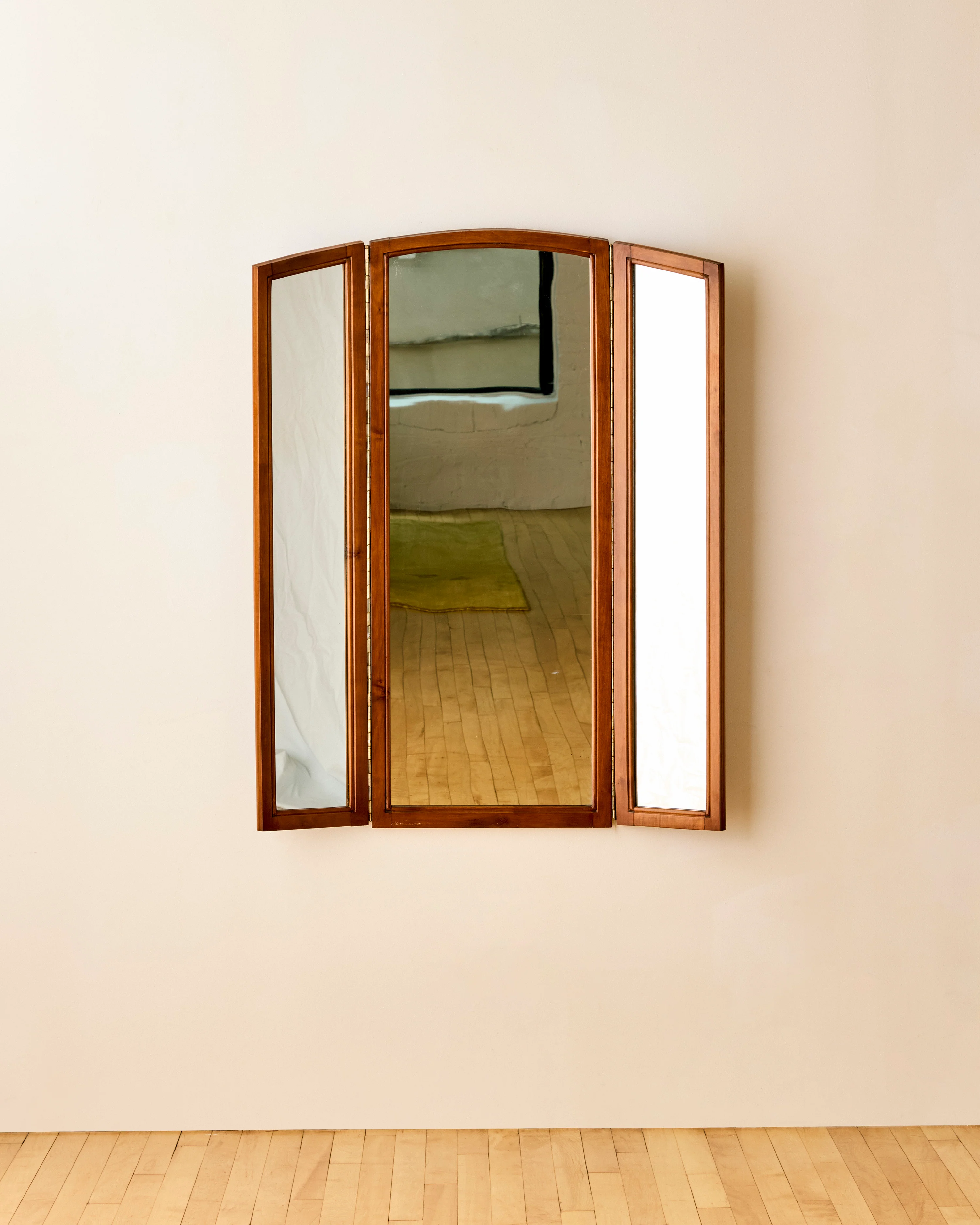FOLDING BEECH WOOD TRIPTYCH MIRROR - Image 3