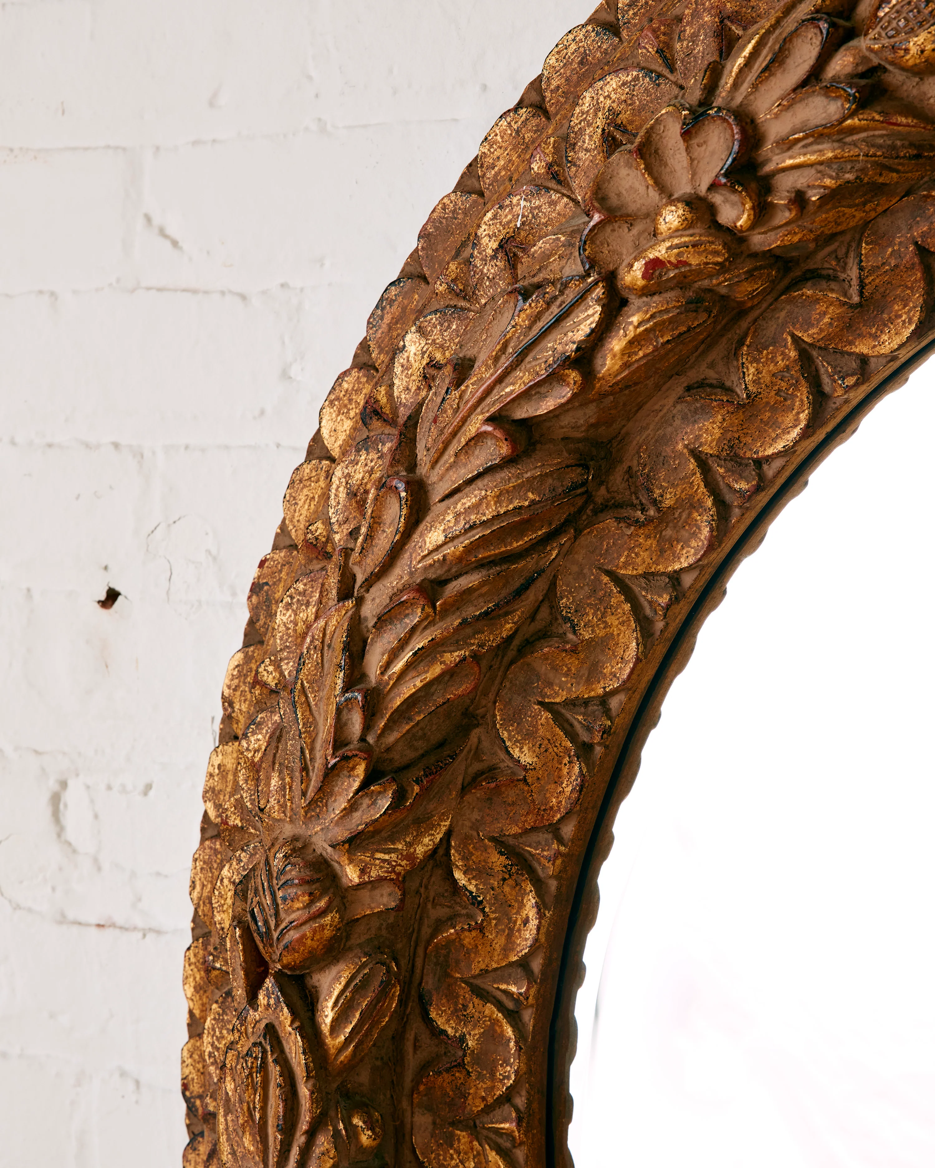 CARVED GILTWOOD MIRROR - Image 4