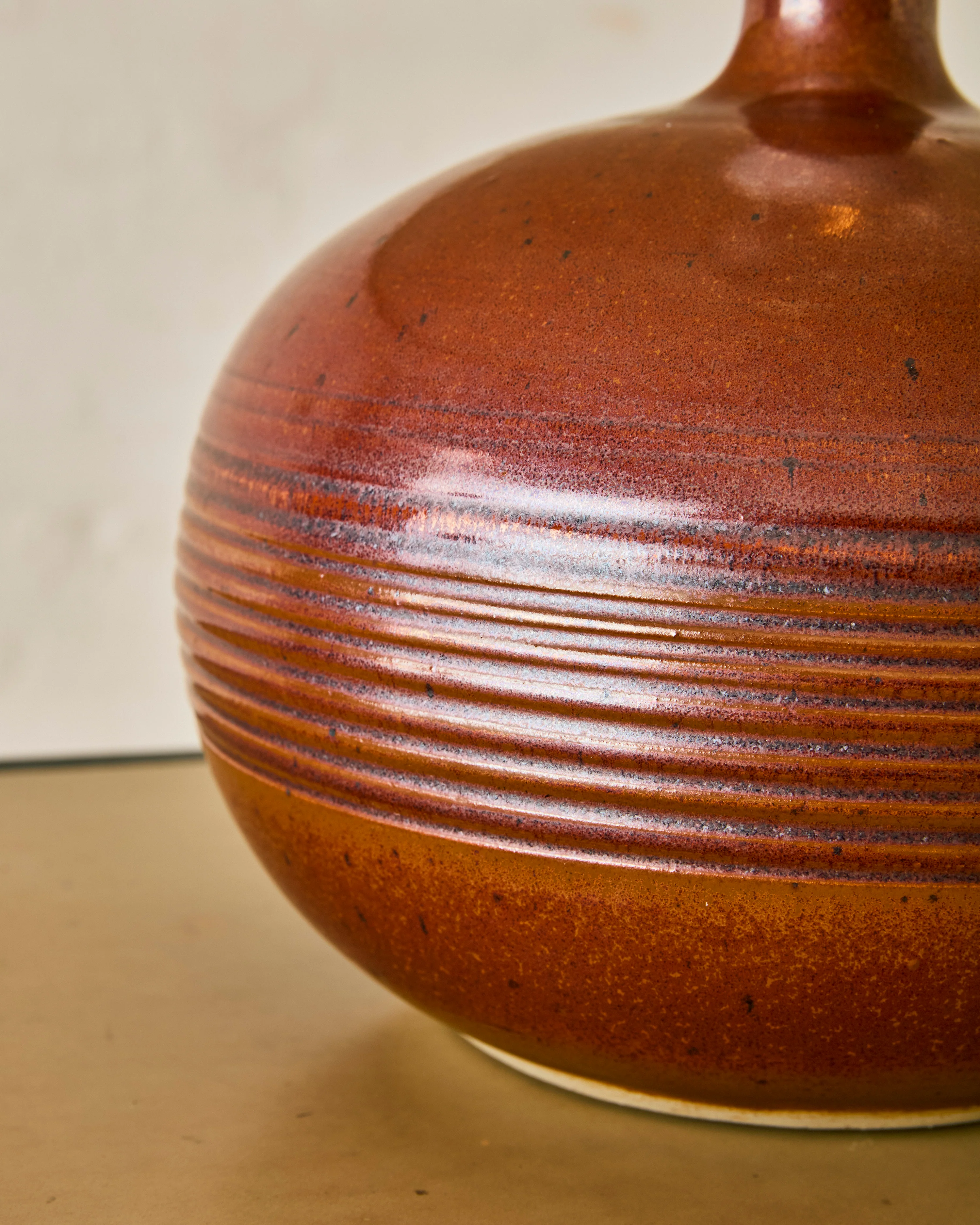 FRENCH CERAMIC ROUND TABLE LAMP C. 1960's - Image 4