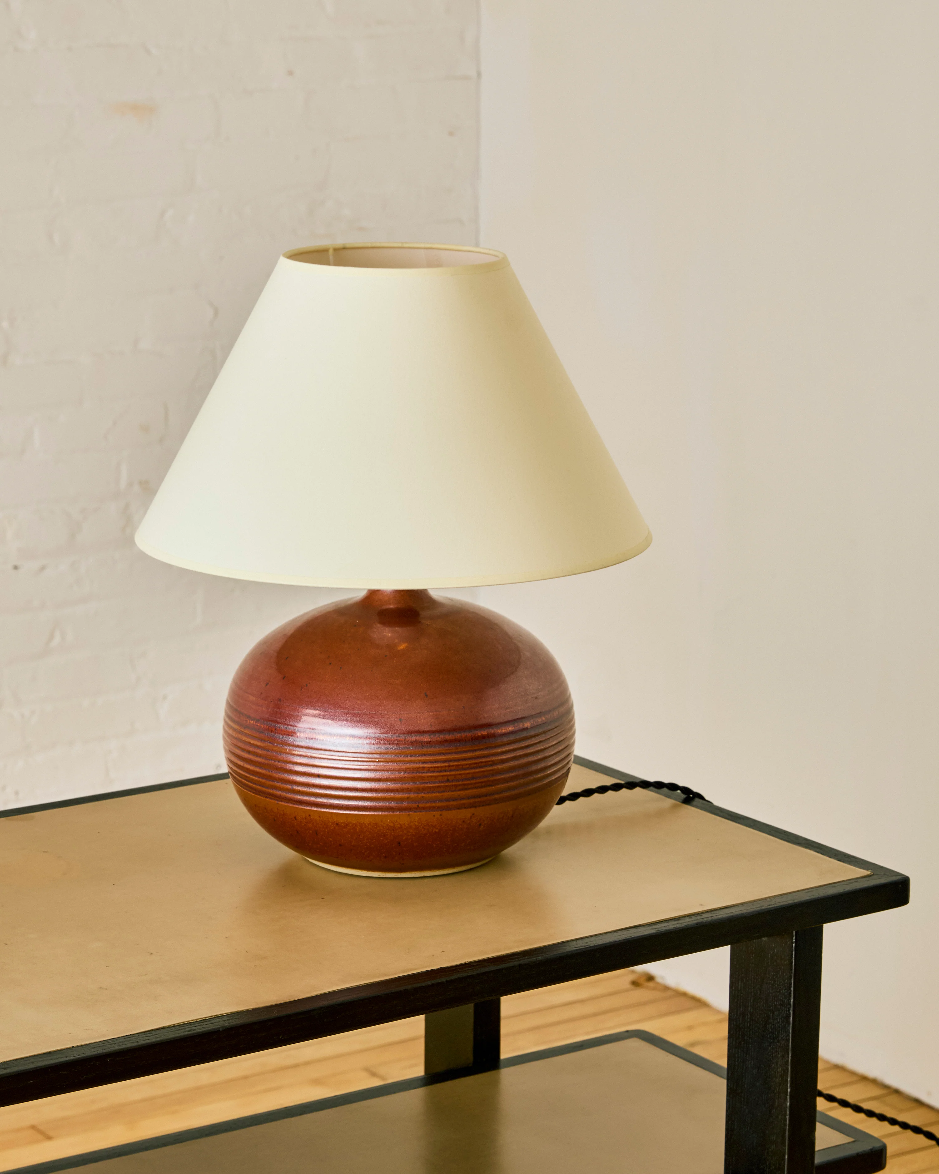 FRENCH CERAMIC ROUND TABLE LAMP C. 1960's - Image 5