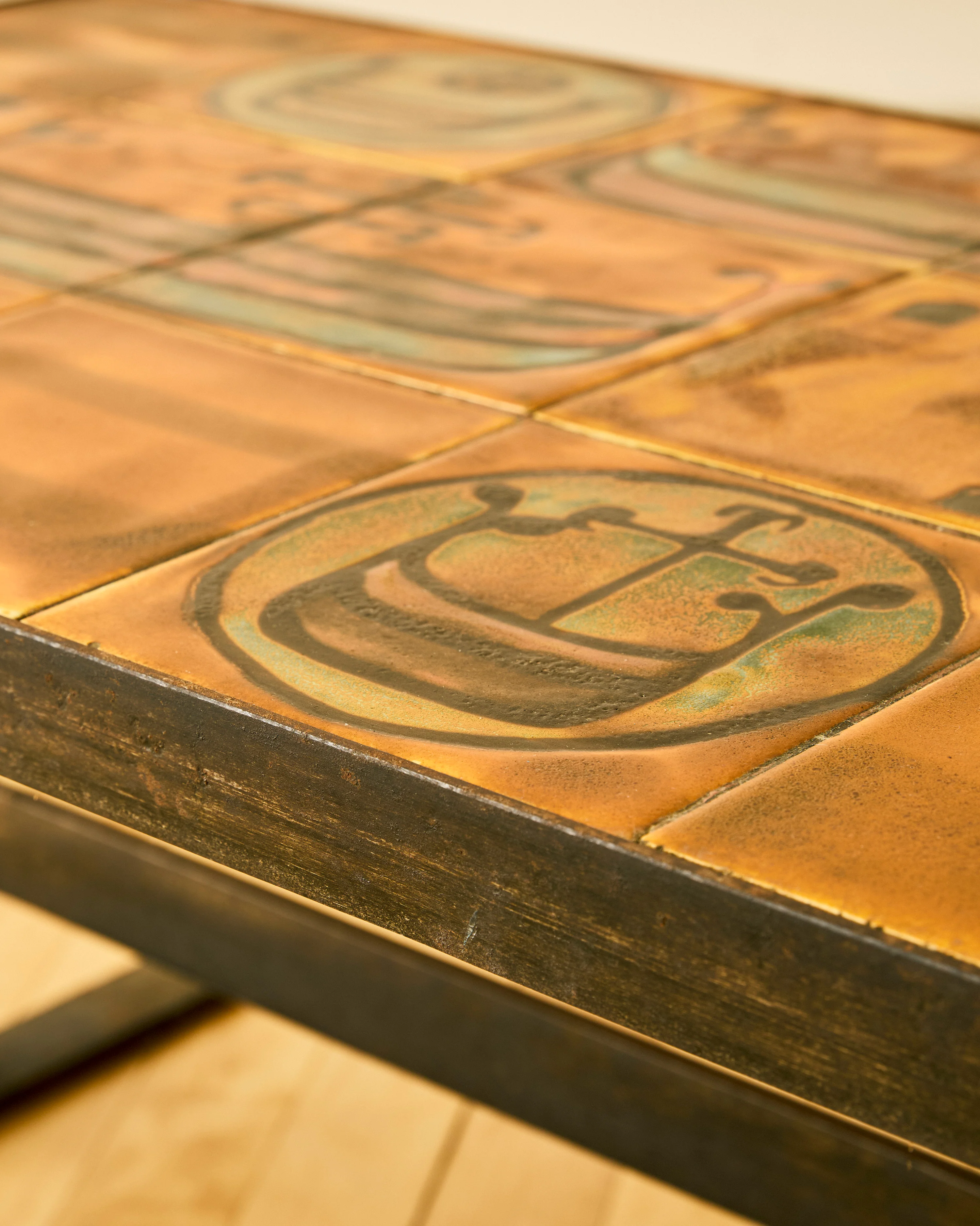 METAL AND CERAMIC COFFEE TABLE C. 1960 - Image 5