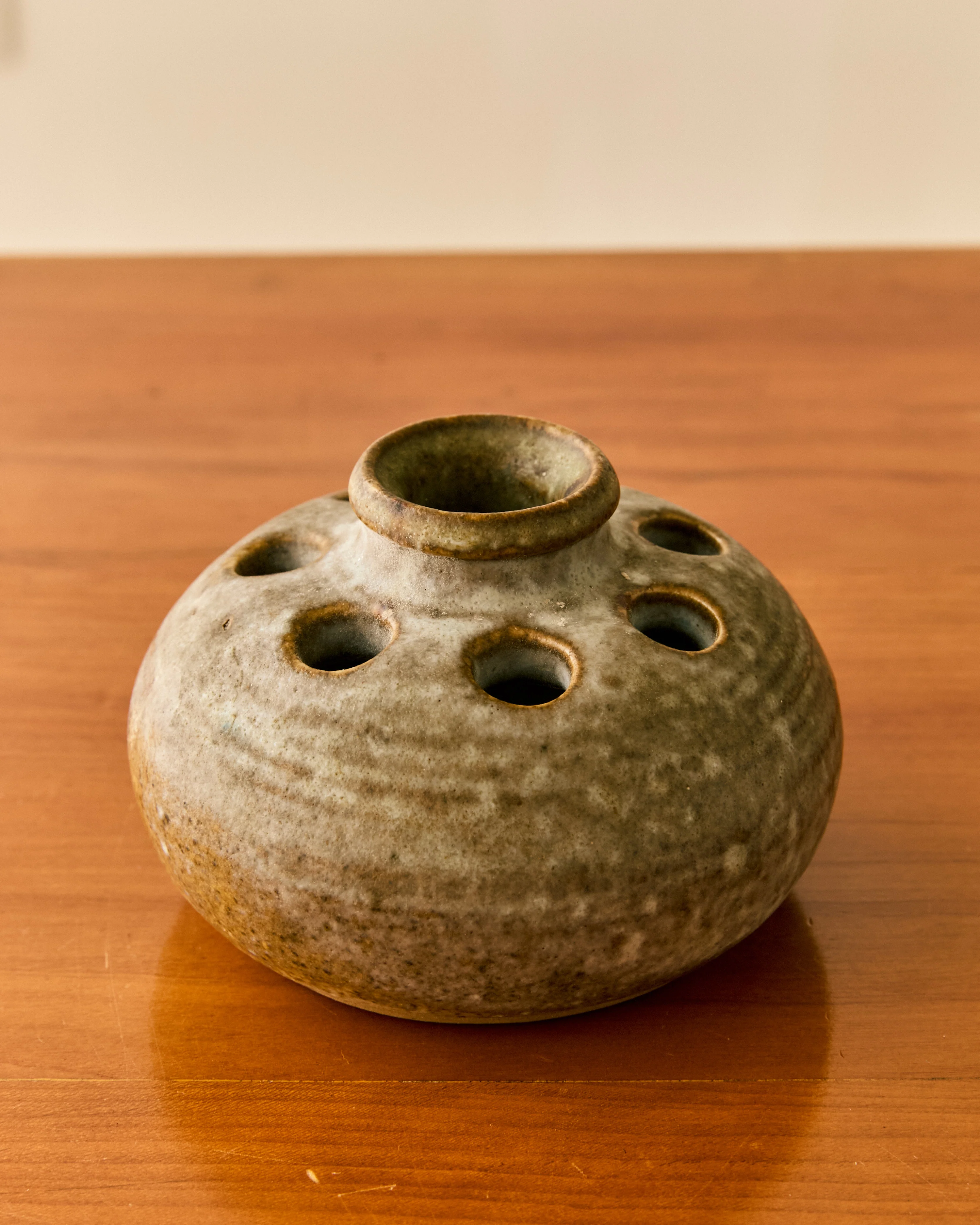 MID CENTURY MODERN FROG VASE - Image 3