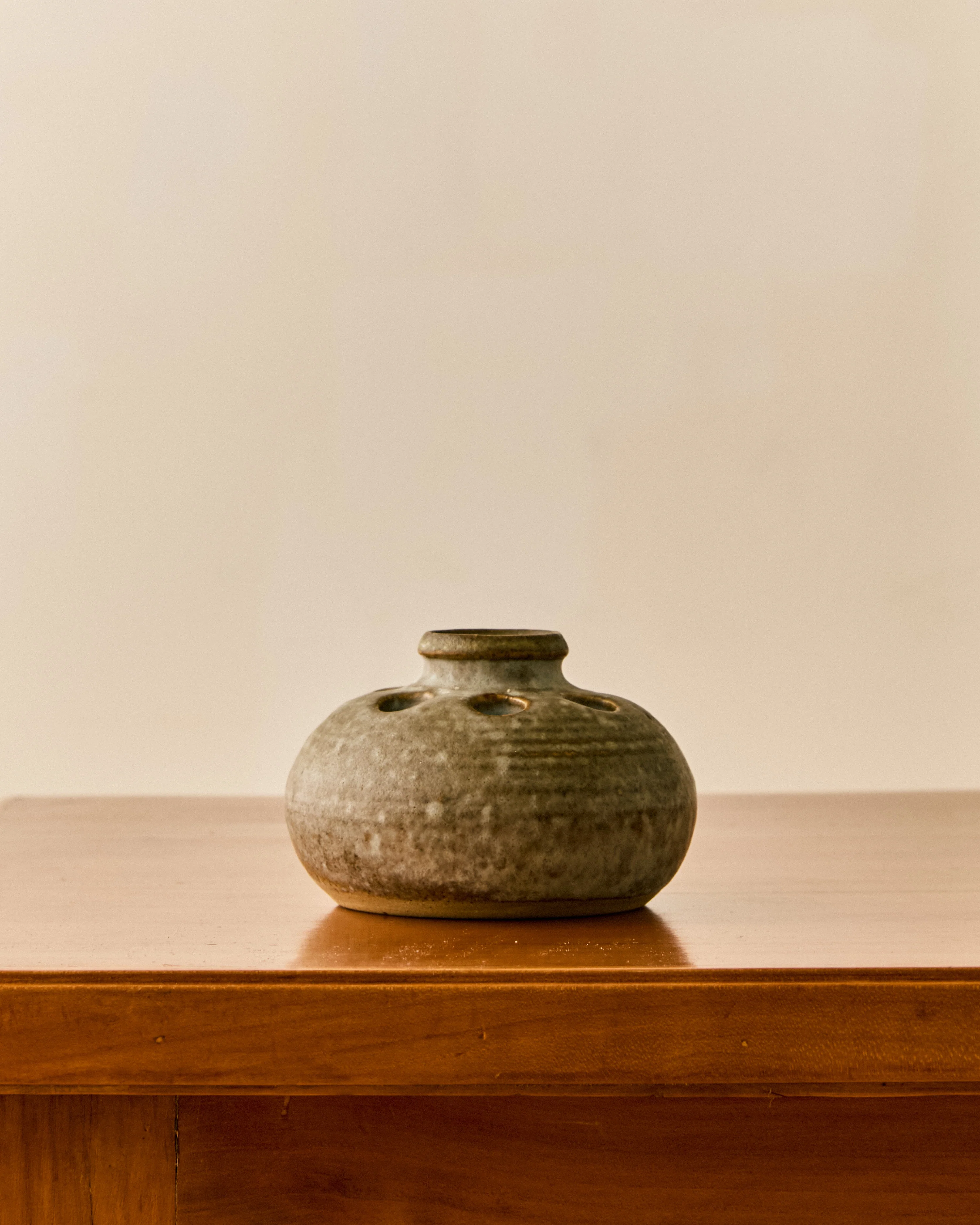 MID CENTURY MODERN FROG VASE - Image 4