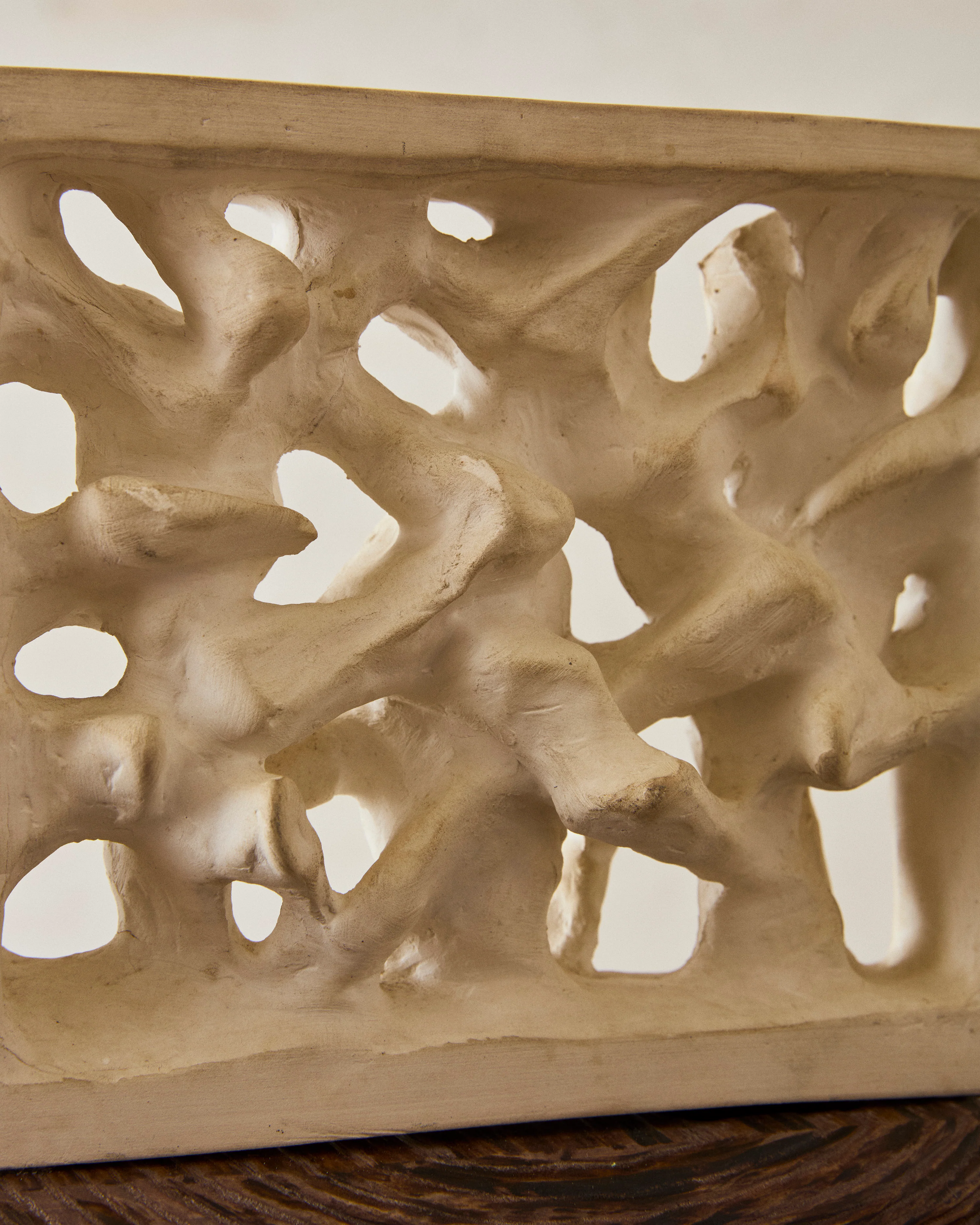 'GRILLE' PLASTER TABLE SCULPTURE ATTR. TO FRANCOIS STAHLY - Image 6