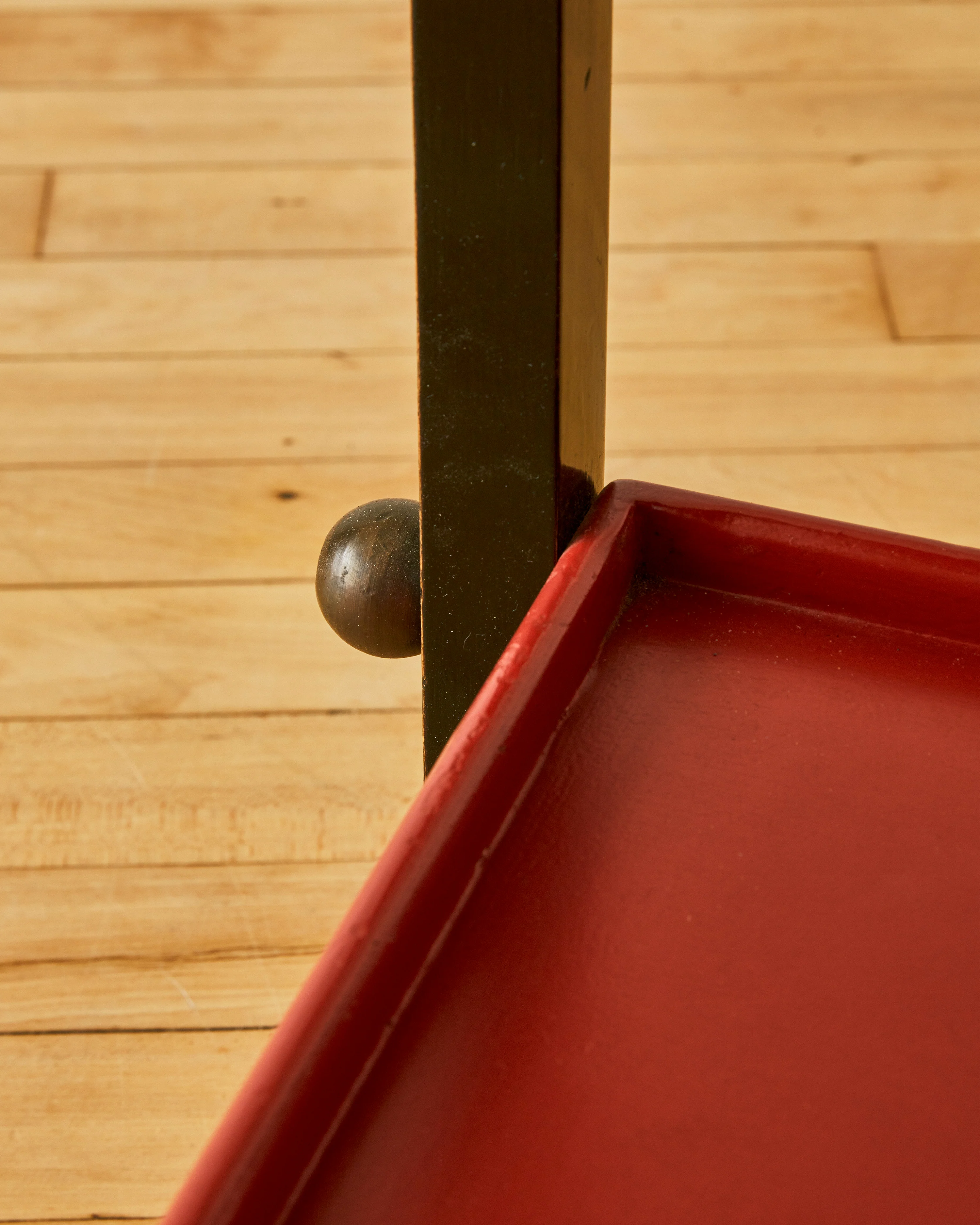 RED LACQUER WOOD SIDE TABLE C. 1955 - Image 7