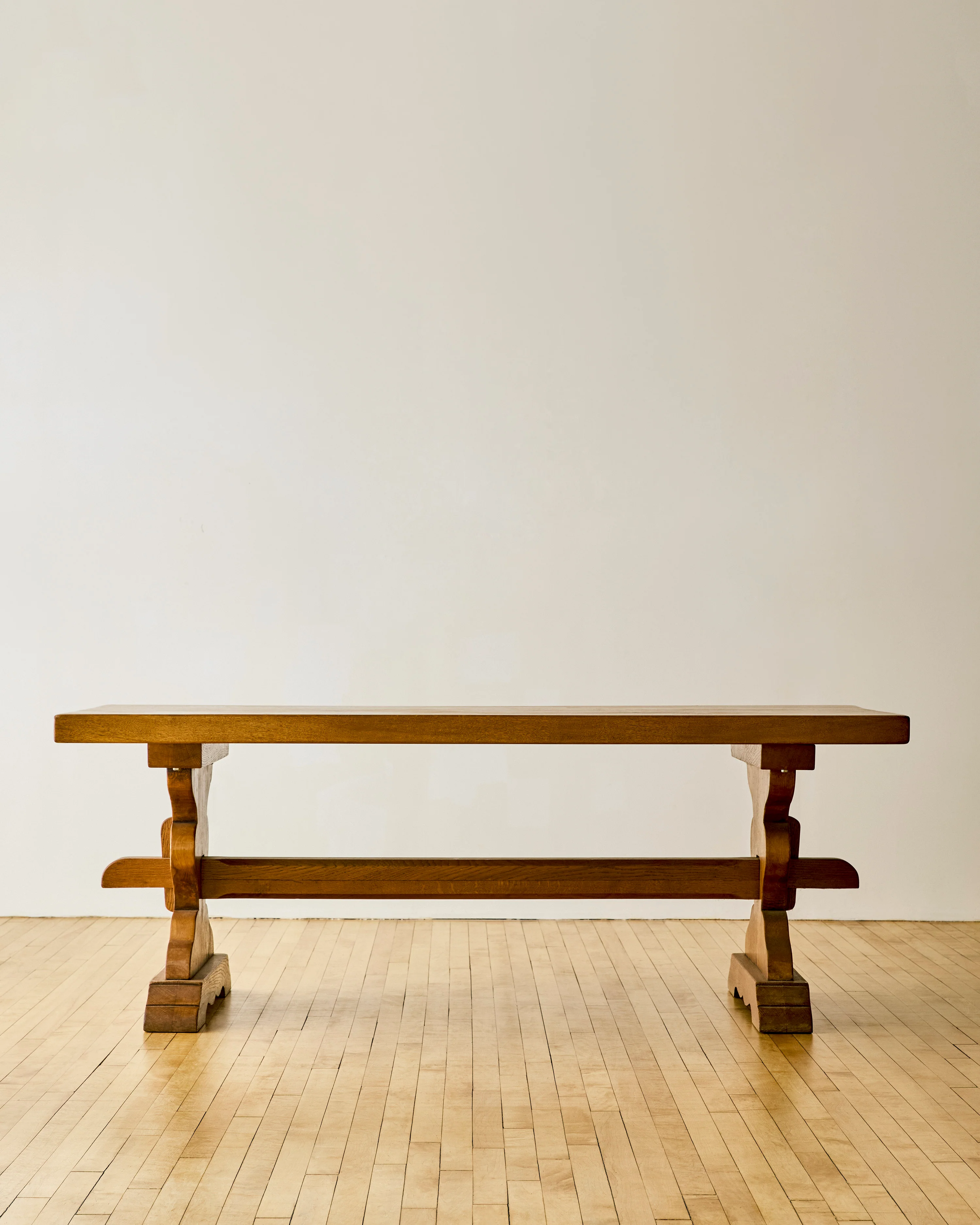FRENCH OAK TRESTLE TABLE WITH SCALLOPED LEGS - Image 3