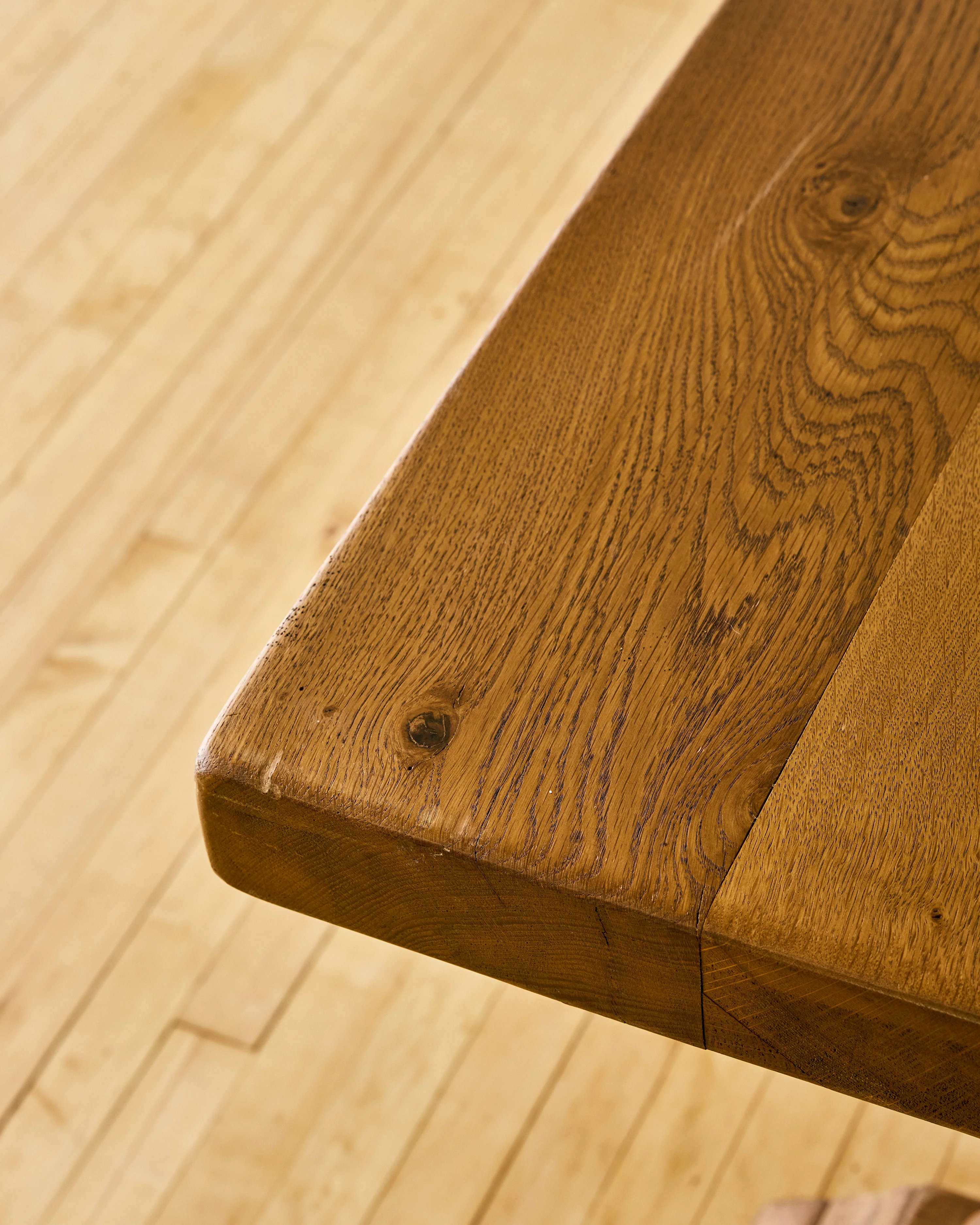 FRENCH OAK TRESTLE TABLE WITH SCALLOPED LEGS - Image 5