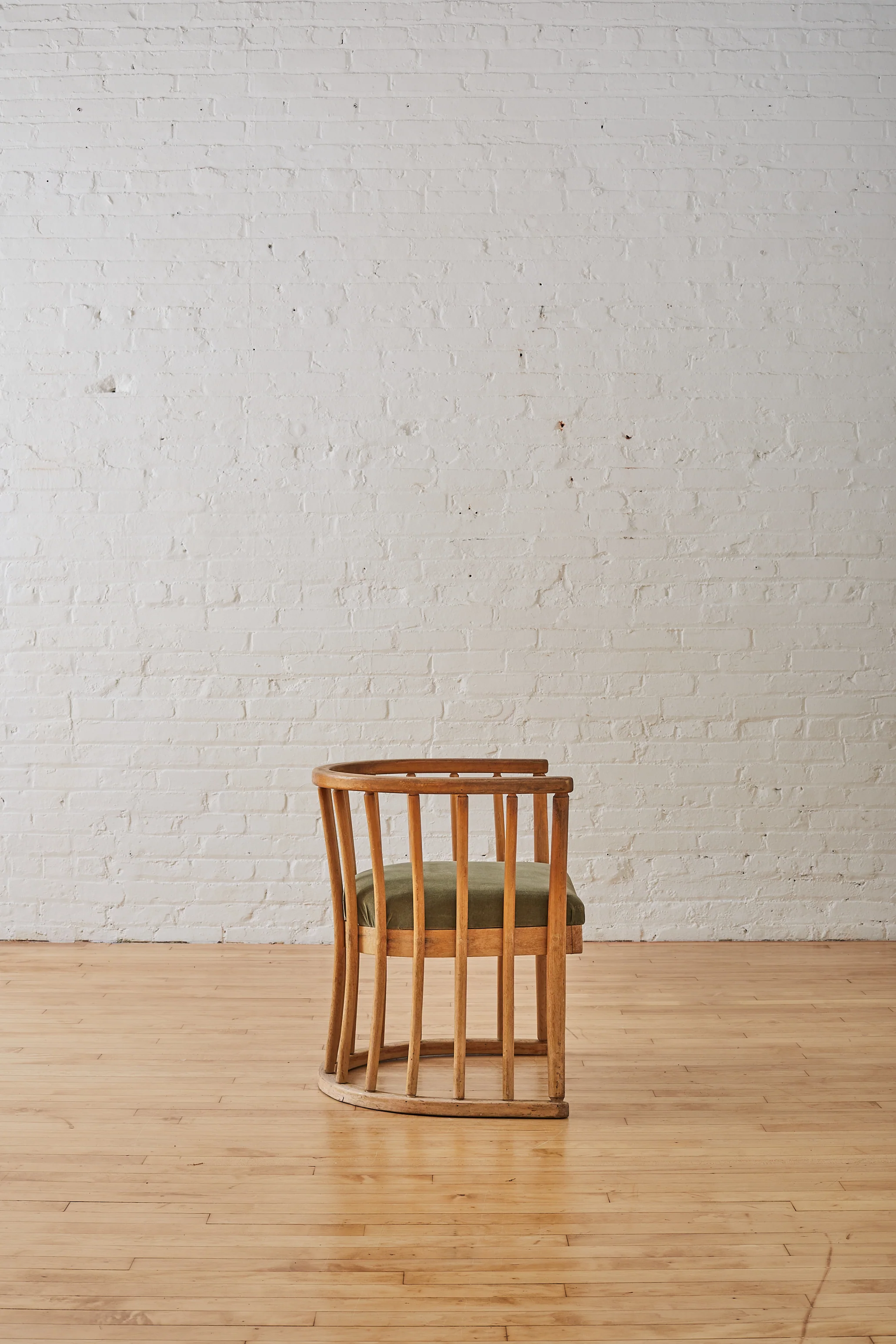 VIENNESE BARREL CHAIR - Image 3